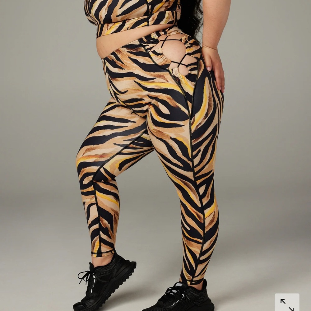 Savage X Fenty wildcat cut out legging